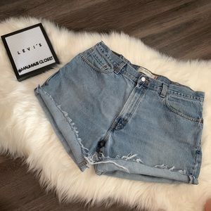 Levi’s 550 Light Wash High Rise Cutoffs Sz 38